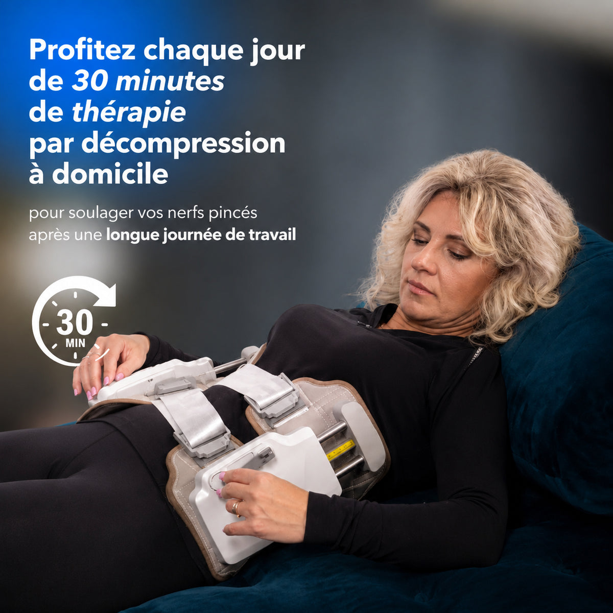 Femme allongée sur son canapé avec la ceinture